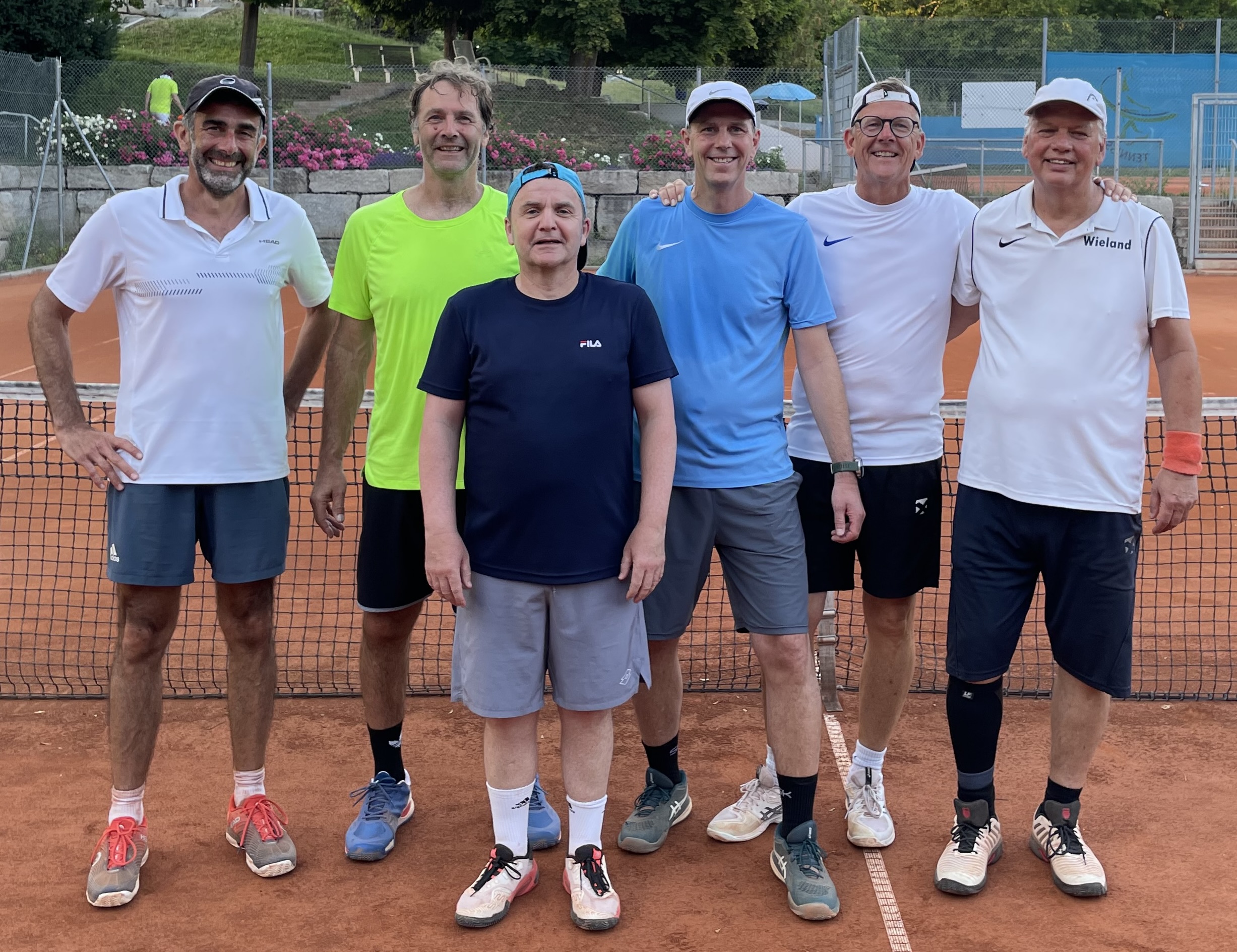 Das Bild zeigt das TSV-Team der Herren 55/1 nach dem Sieg in Zuffenhausen