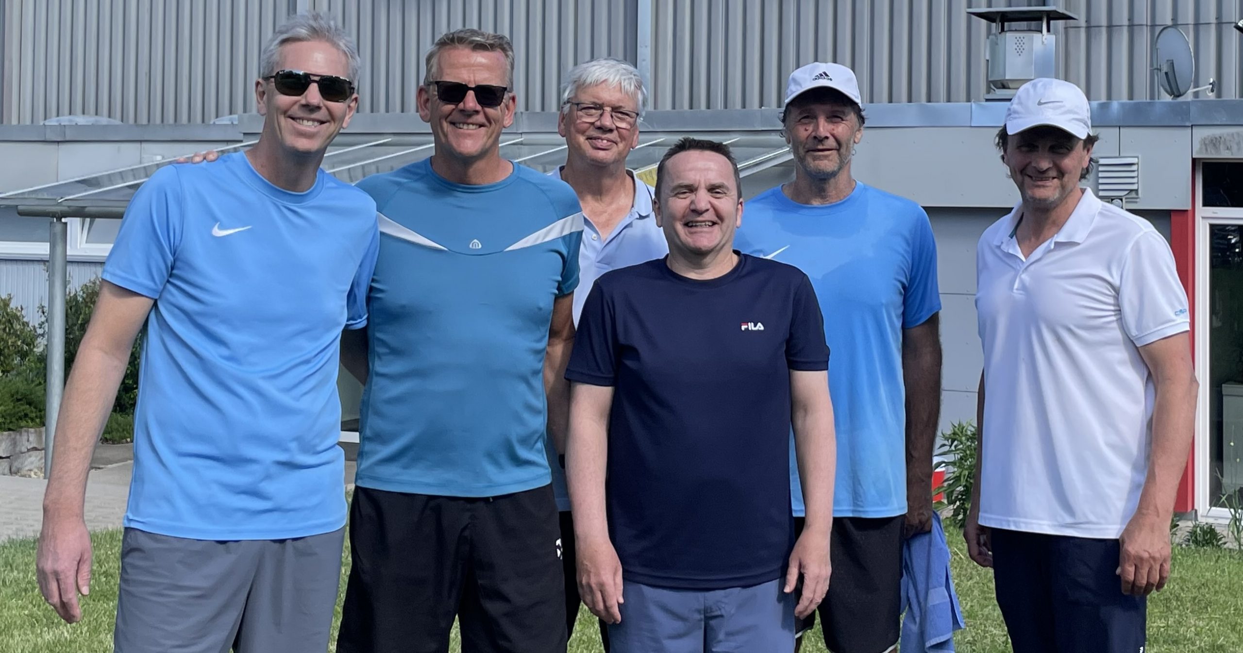 Das Bild zeig die Mannschaft der Herren 55/1 des TSV Waldenbuch nach den Sieg gegen SV Böblingen